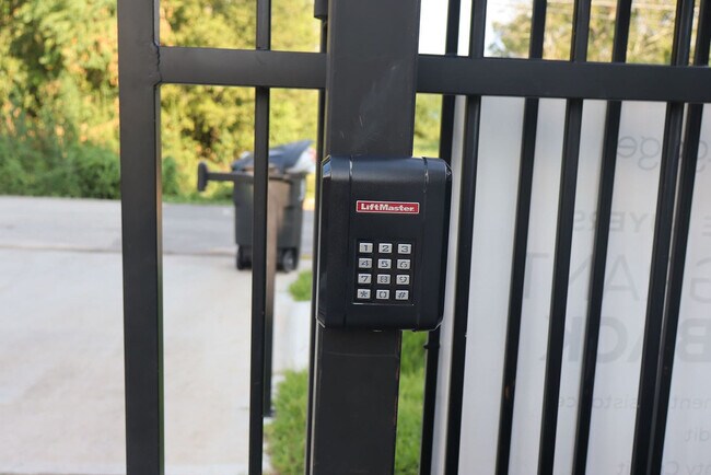 Building Photo - 6742 Peerless St