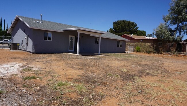 Building Photo - 523 N Leonardo De Vinci Dr