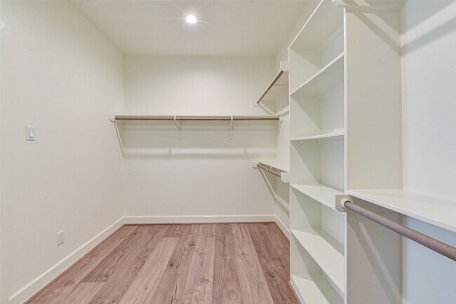 Building Photo - 1614 Northwood St