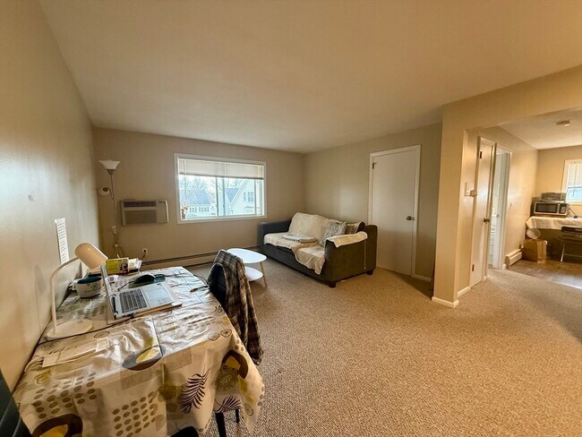 Building Photo - 69 Newton St