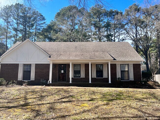 Building Photo - Showings may begin 7/1/26. Spacious Germantown home! Walking distance to Farmington Elementary. S...
