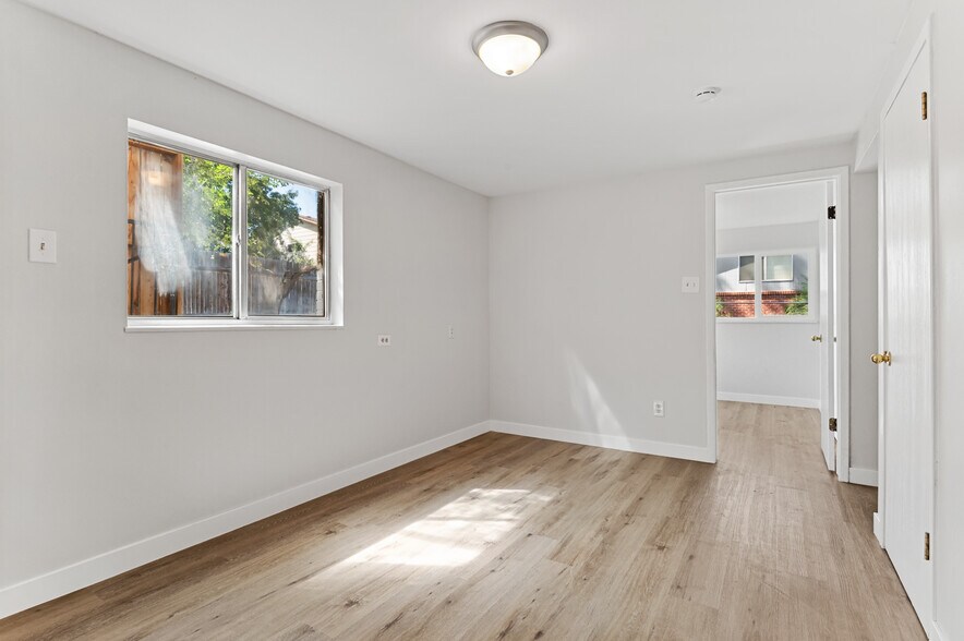 Building Photo - 9061 Osceola St