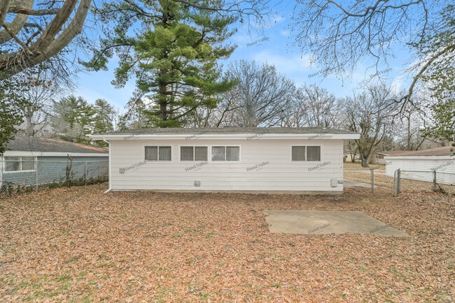 Building Photo - 6827 Woodhurst Dr