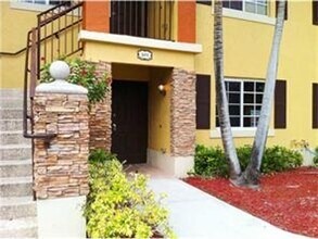 Building Photo - Beautiful 2/2 First-Floor Condo with Lake View in Homestead FREE APPLICATICATION FEE.