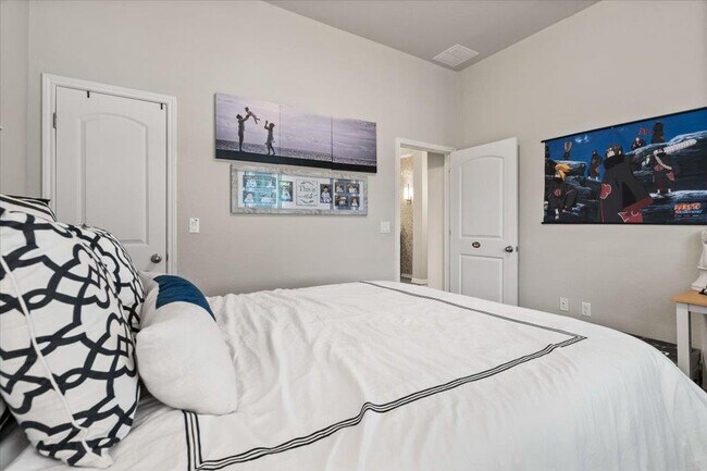 Building Photo - 11901 Deering Pl