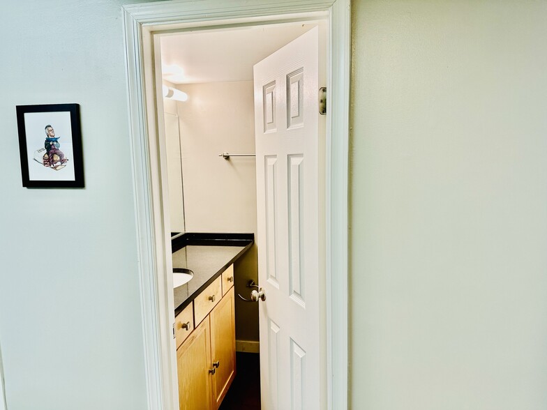 Building Photo - 2006 15th St NW