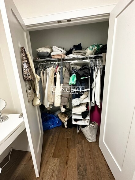 Building Photo - 988 Tremont St