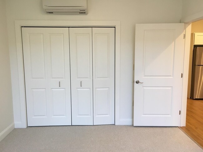 Building Photo - 875 Elm St