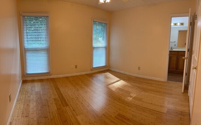 Building Photo - 1040 Sunny Field Ct NE