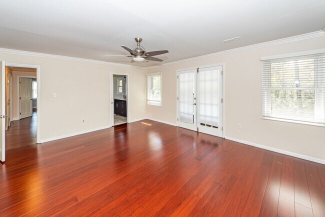 Building Photo - 4 Bedroom 2.5 Bath House in Montclair - We...