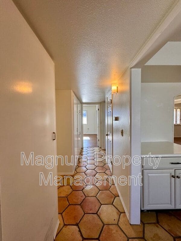 Building Photo - 29820 Thornhill Dr