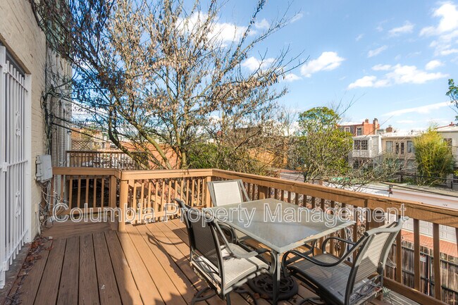 Building Photo - 127 11th St NE