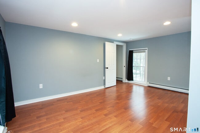 Building Photo - 27 High St