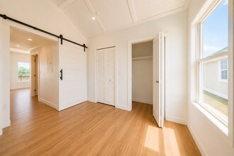 Building Photo - 204 Marlin St