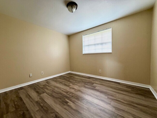 Building Photo - 1809 Richter Ln