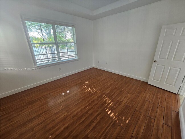 Building Photo - 5450 SW 165th Ct