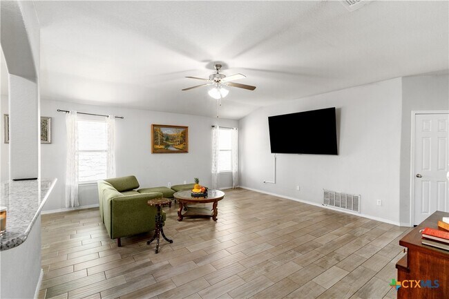 Building Photo - 5634 Stonehaven Dr