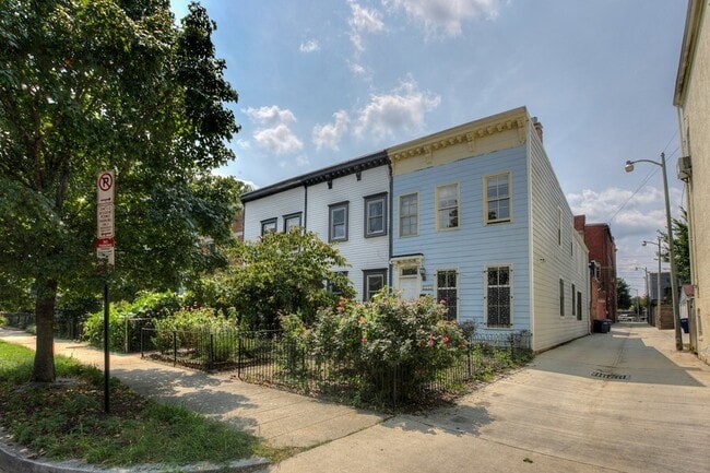 Building Photo - 1730 10th St NW