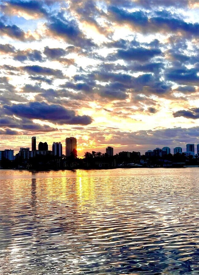 Building Photo - 2910 Point E Dr