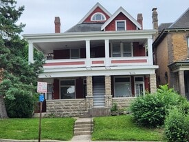 Building Photo - 135 W Hubbard Ave