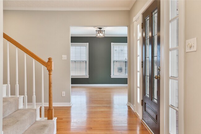 Building Photo - 423 W 32nd St