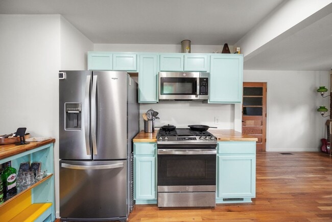 Building Photo - Charming North Nashville Cottage
