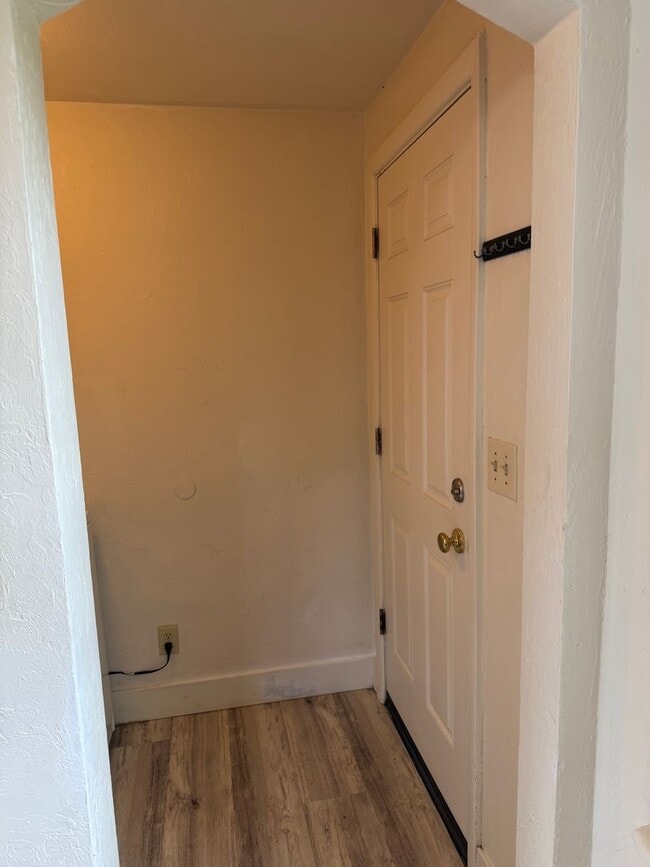 Building Photo - Charming 2 bed 1 bath house in a great neighborhood!