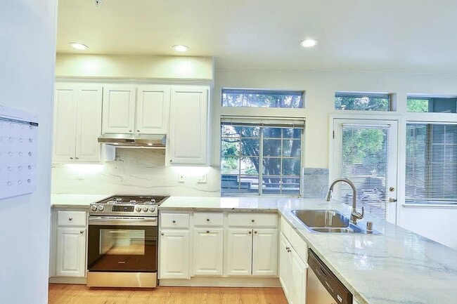 Building Photo - 510 Porpoise Bay Terrace