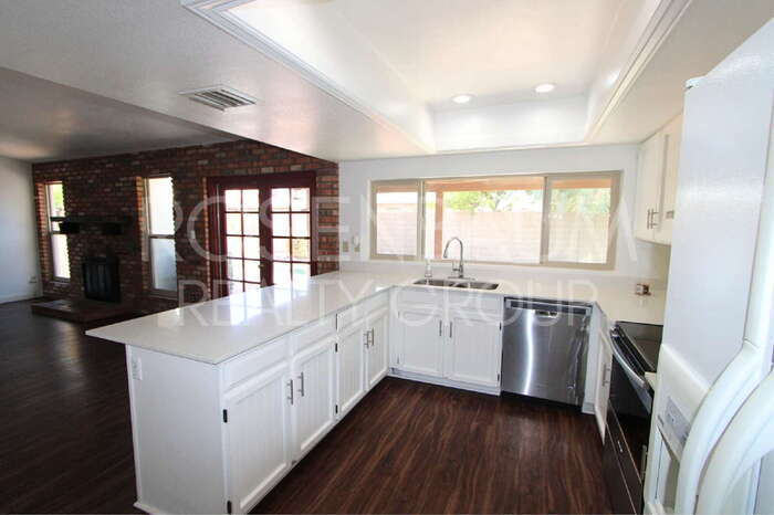 Building Photo - 621 W Los Lagos Vista Ave