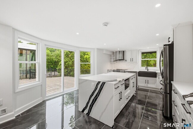 Building Photo - 1 Tulip Tree Ln