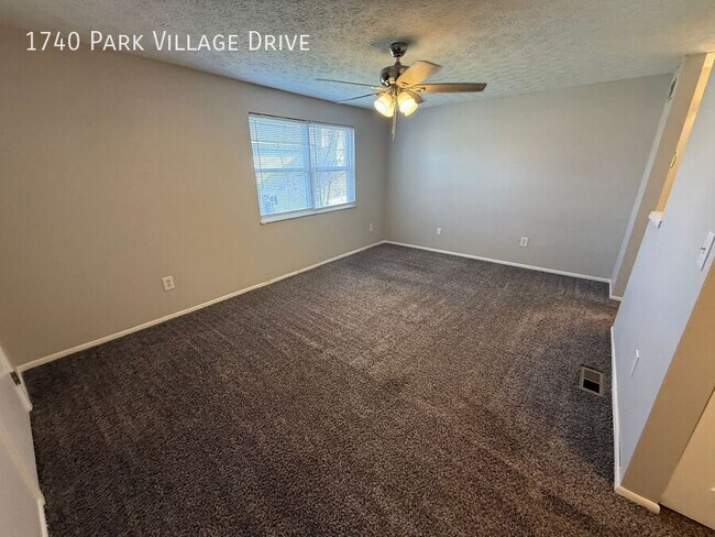 Building Photo - 1740 Park Village Dr
