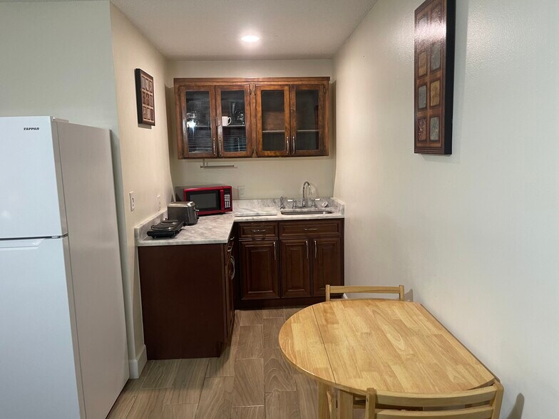 Building Photo - 1121 SW 22nd Ave