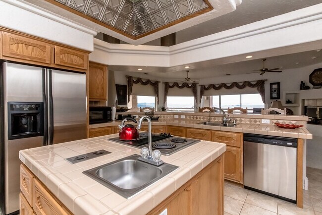Building Photo - 3611 Vega Ln