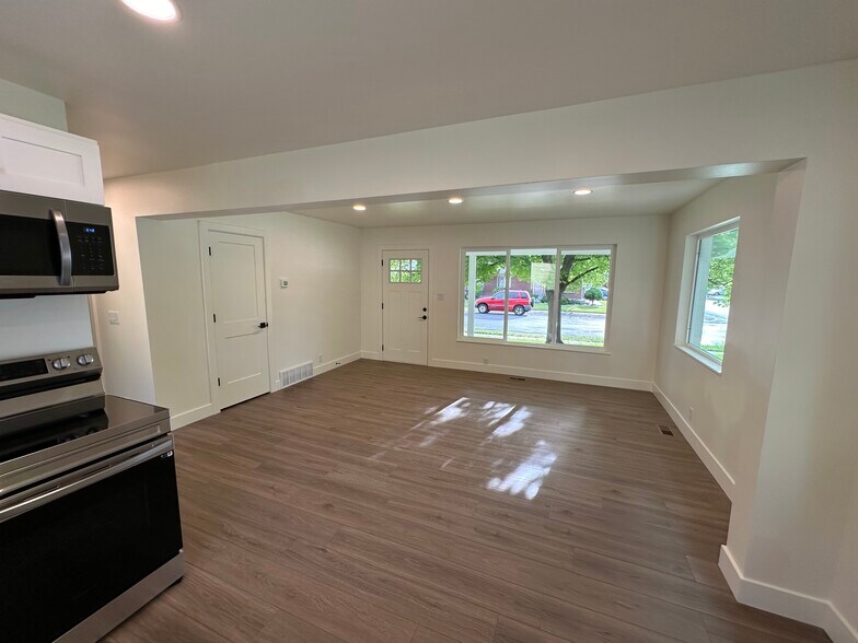 Building Photo - 2161 S Nowell Cir