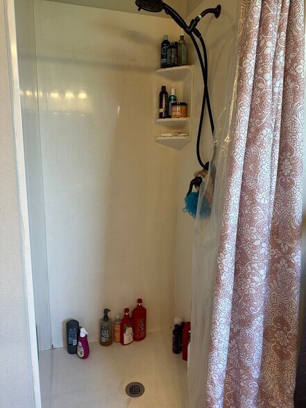 Building Photo - 885 Box Car Rd