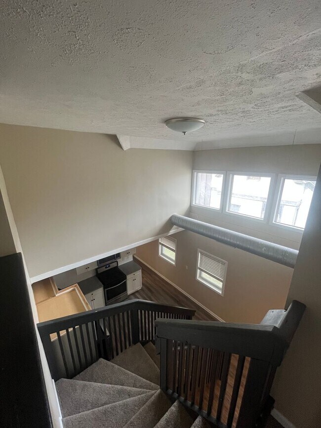 Building Photo - 1006 Lake Ave