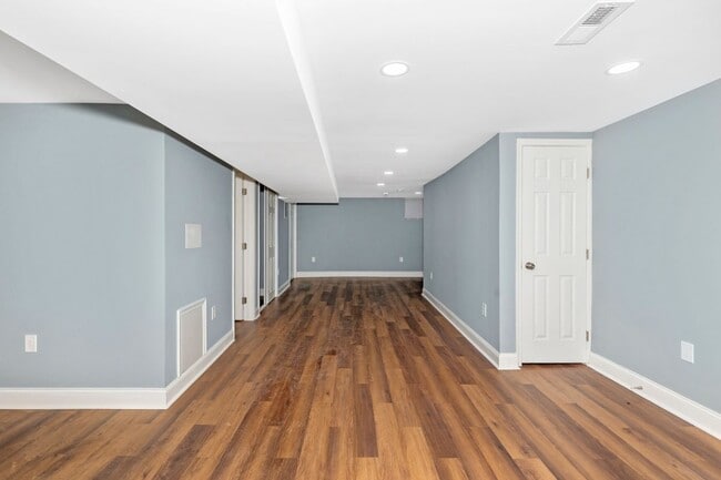 Building Photo - 5443 Jonquil Ave