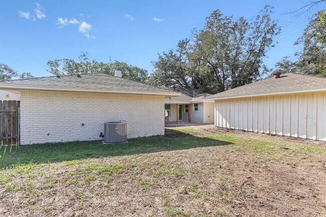 Building Photo - 8014 Meadowcroft Dr