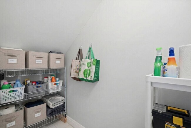 Building Photo - 4055 Rosecrans Ave