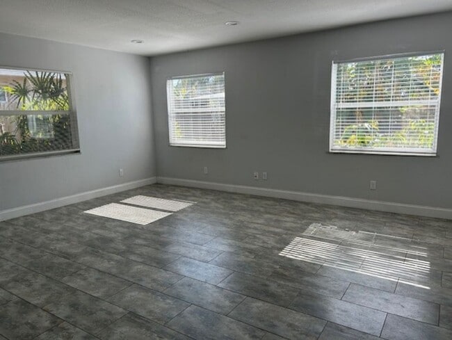 Building Photo - 5242 20th Ave N