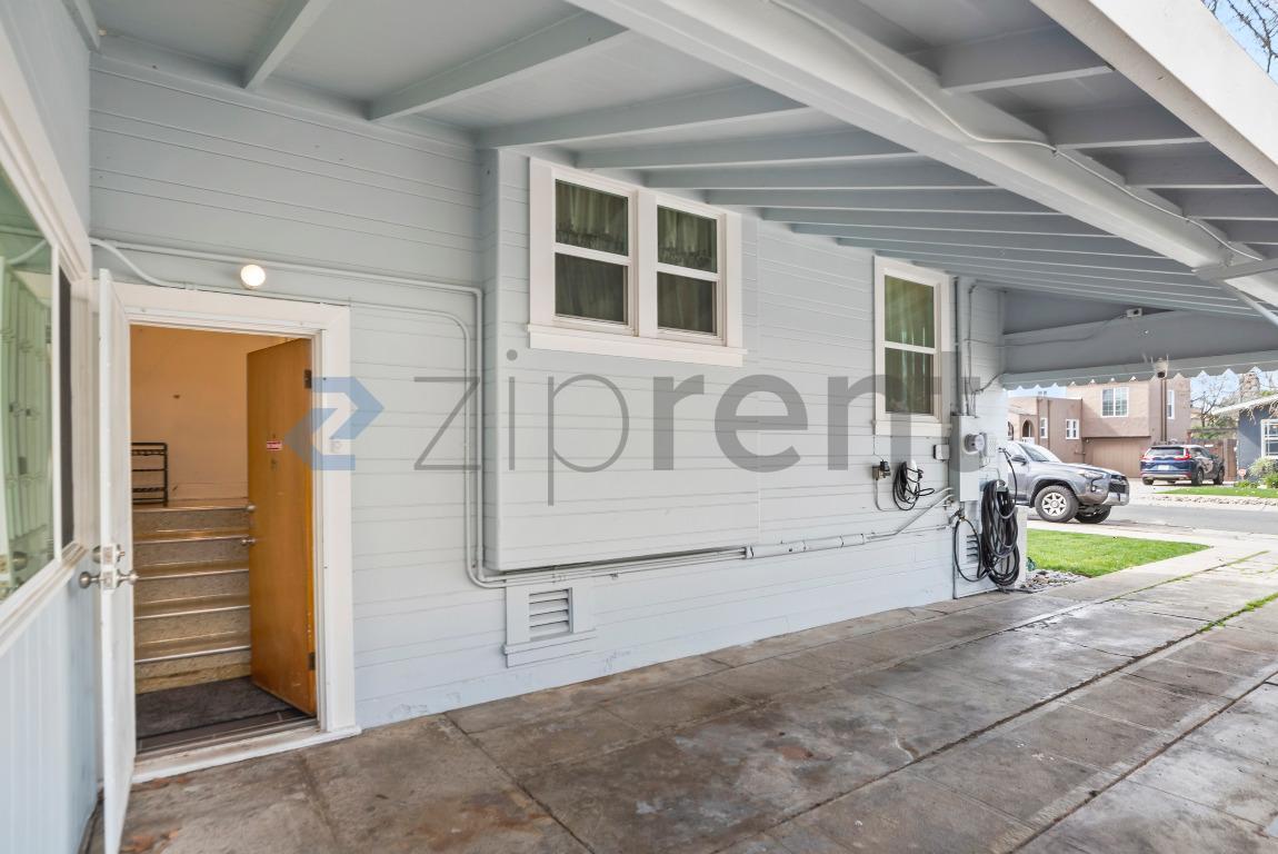 Building Photo - 1337 Acacia St