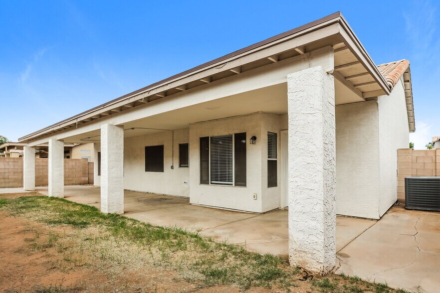 Building Photo - 1563 E Scott Ave