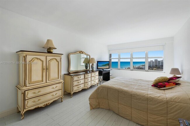 Building Photo - 3111 N Ocean Dr