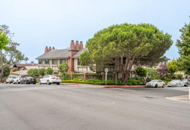 Building Photo - 1 Bed Condo in the Heart of Carmel-by-The-...