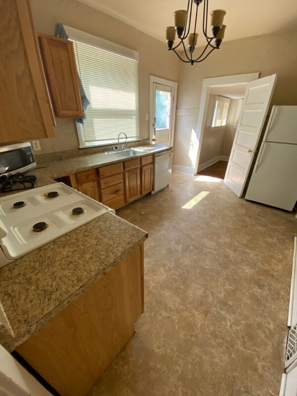 Building Photo - 131 Broadwater Ave