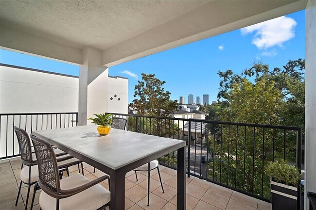 Building Photo - 435 S Oregon Ave