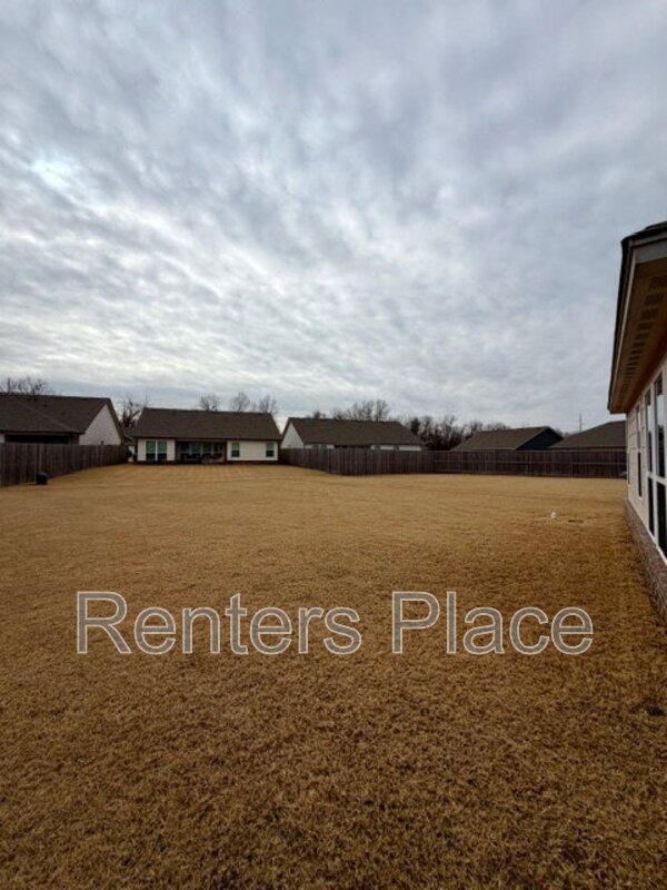 Building Photo - 1813 E Van Buren St