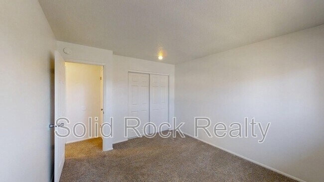 Building Photo - 4811 Villa Cir