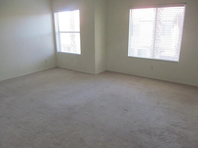 Building Photo - A Fabulous 4 Bedroom House in Peccole Ranch