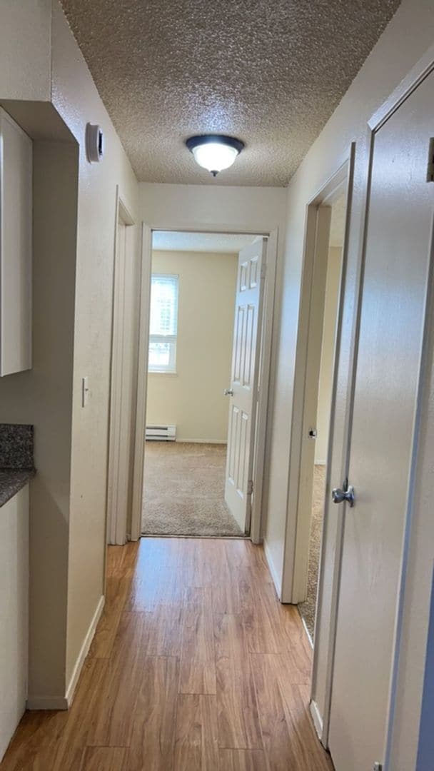 Building Photo - (858) Foxfire Apartments - 2 Bedroom / 1 Bathroom - Updated